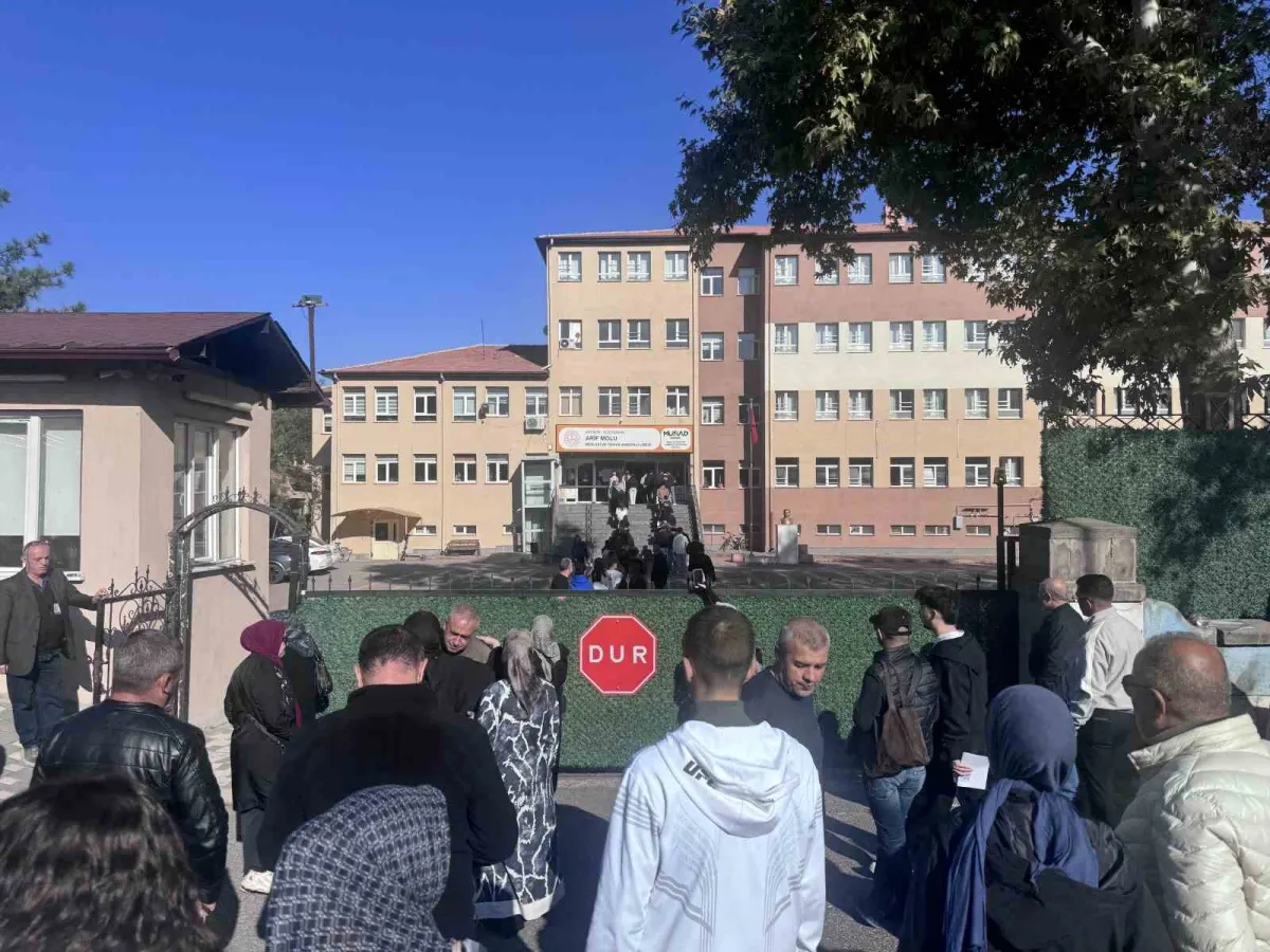 Kayseri'de KPSS'ye dakikalarla geç kalan aday kapıda kaldı 5