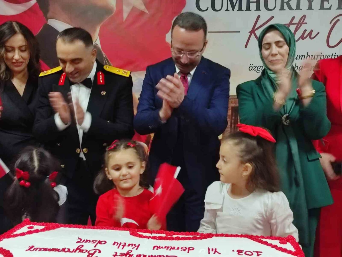 Ardahan'da Cumhuriyet Bayramı'nın 103. yılı resepsiyonla kutlandı 3