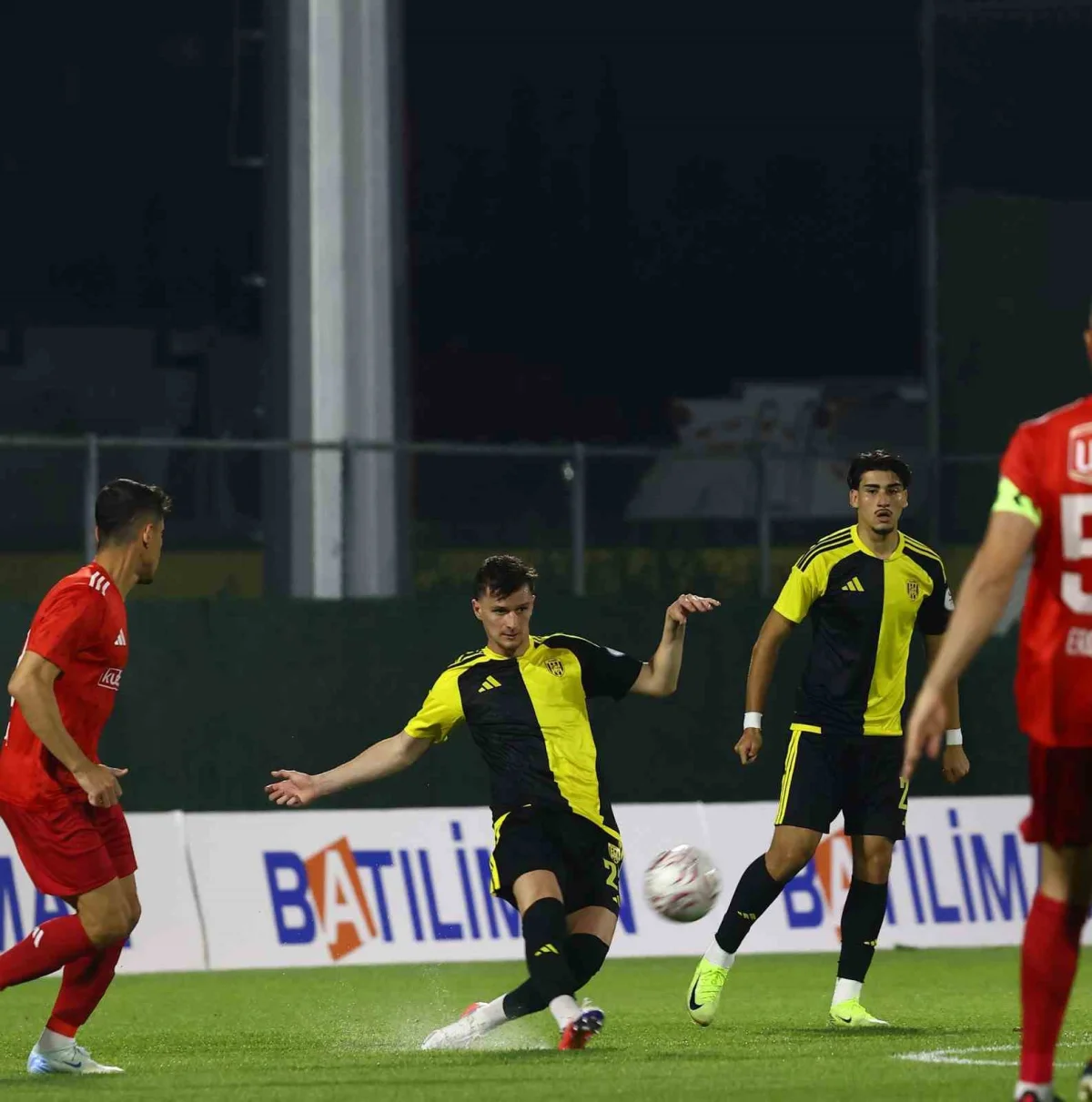 Aliağa FK sahasında 68 Aksaray Belediyespor'u mağlup etti 3