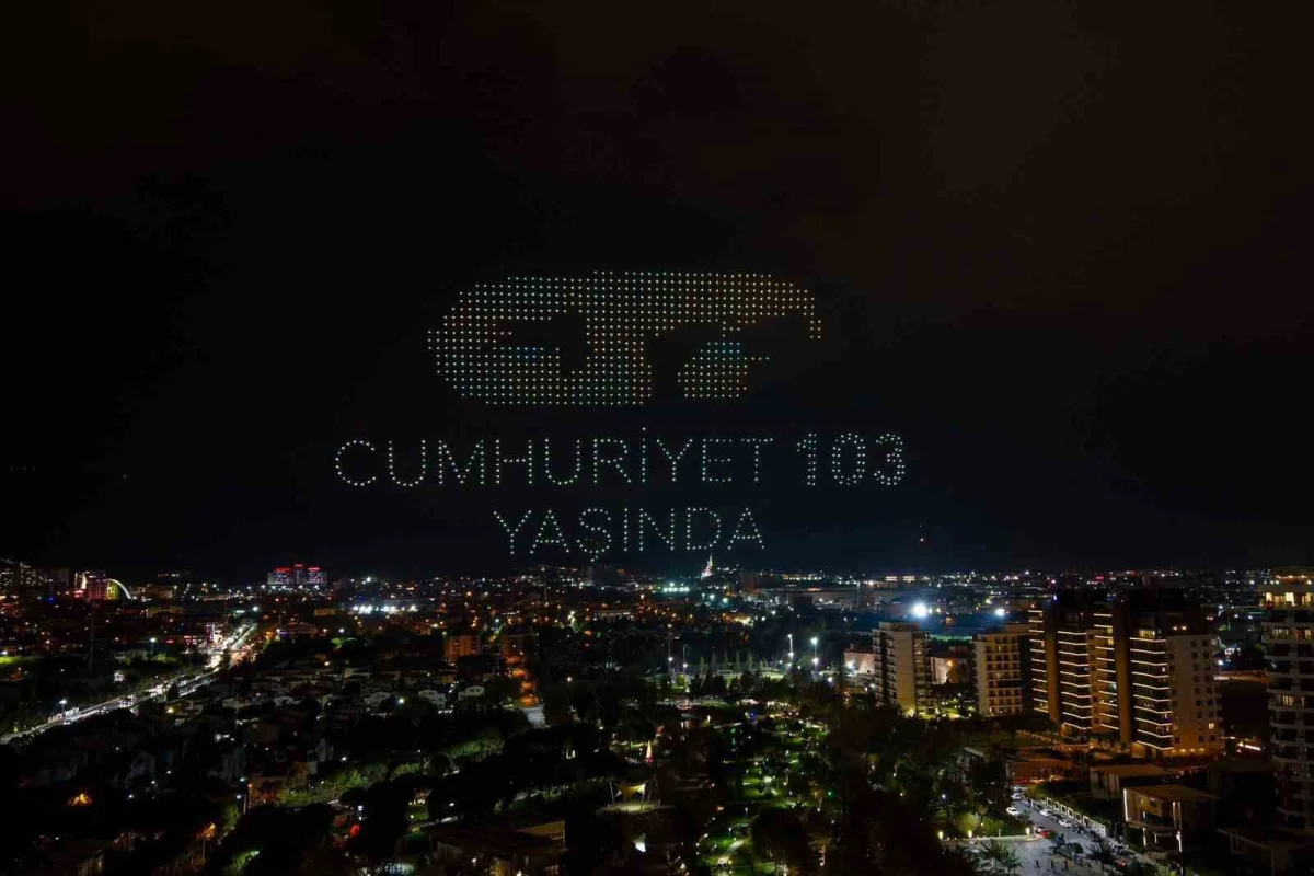 Manisa'da 1000 drone ile gökyüzüne Atatürk portresi işlendi 4