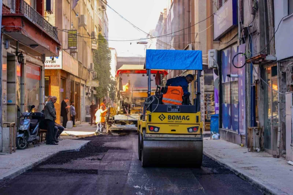 İlkadım'da Saadet Caddesi sıcak asfalta kavuştu 4