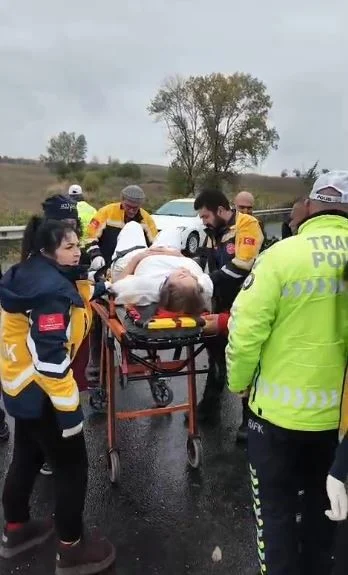 Tekirdağ'da kaza yapan kadın sürücünün yardımına yoldan geçen doktor koştu 1