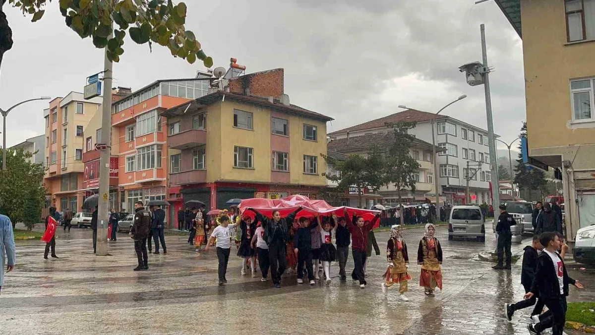 İhsangazi'de sağanak yağış altında atlı Cumhuriyet Bayramı kutlaması 2