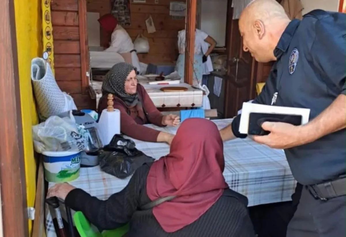 Sinop'ta polis ekiplerinden iki ilçede bilgilendirme çalışması 2
