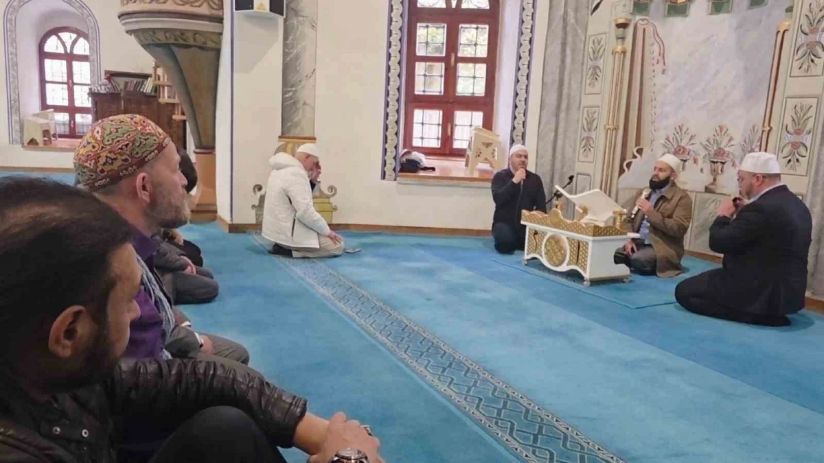 Çini sanatının UNESCO tescilli ustası Hamza Üstünkaya vefatının birinci yılında Kütahya'da anıldı 4