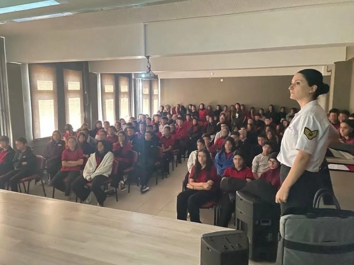 MANİSA İL JANDARMA KOMUTANLIĞI EKİPLERİ TARAFINDAN, LİSE ÖĞRENCİLERİ VE ÖĞRETMENLERİNE YÖNELİK...