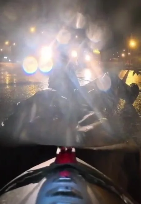 Antalya'da hafif ticari araç ile motosikletin çarpışma anı kask kamerasında 3