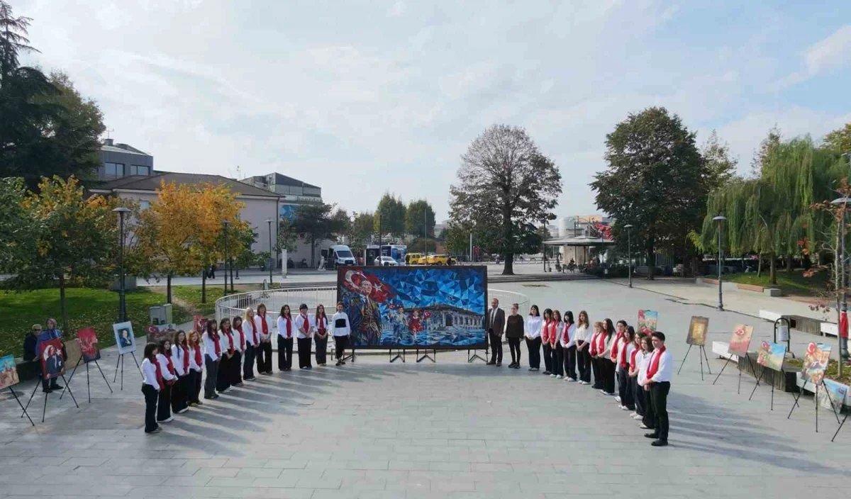 Düzce'de 24 öğrenci 24 tuvali tek bir eserde buluşturdu 5