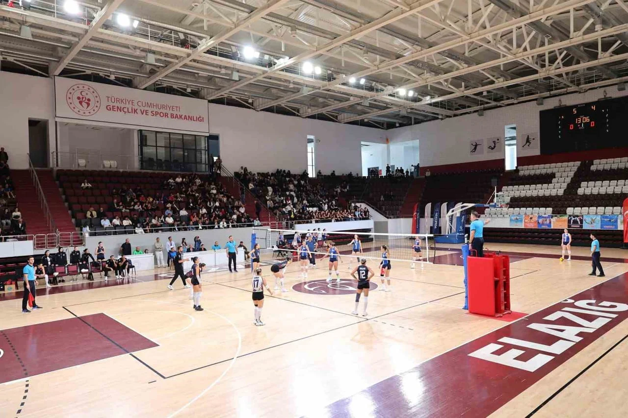 LAZIĞ’IN UZMAN POSTA KADINLAR VOLEYBOL 2. LİG'DE MÜCADELE EDEN EKİPLERİ 4. HAFTA MAÇINDA KARŞI...