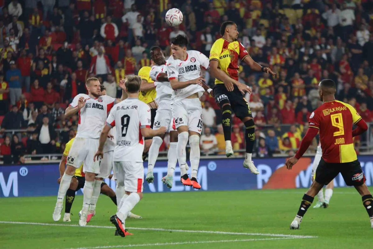 Göztepe sahasında Çorum FK'yi iki golle geçti 4