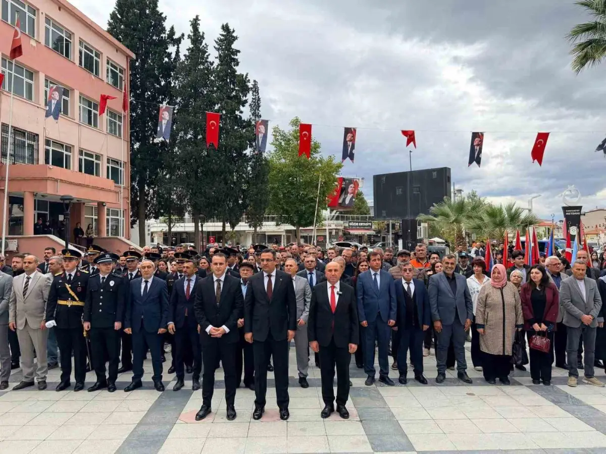 Sarıgöl'de Cumhuriyet'in 103. yıl dönümü çelenk töreniyle kutlandı 1
