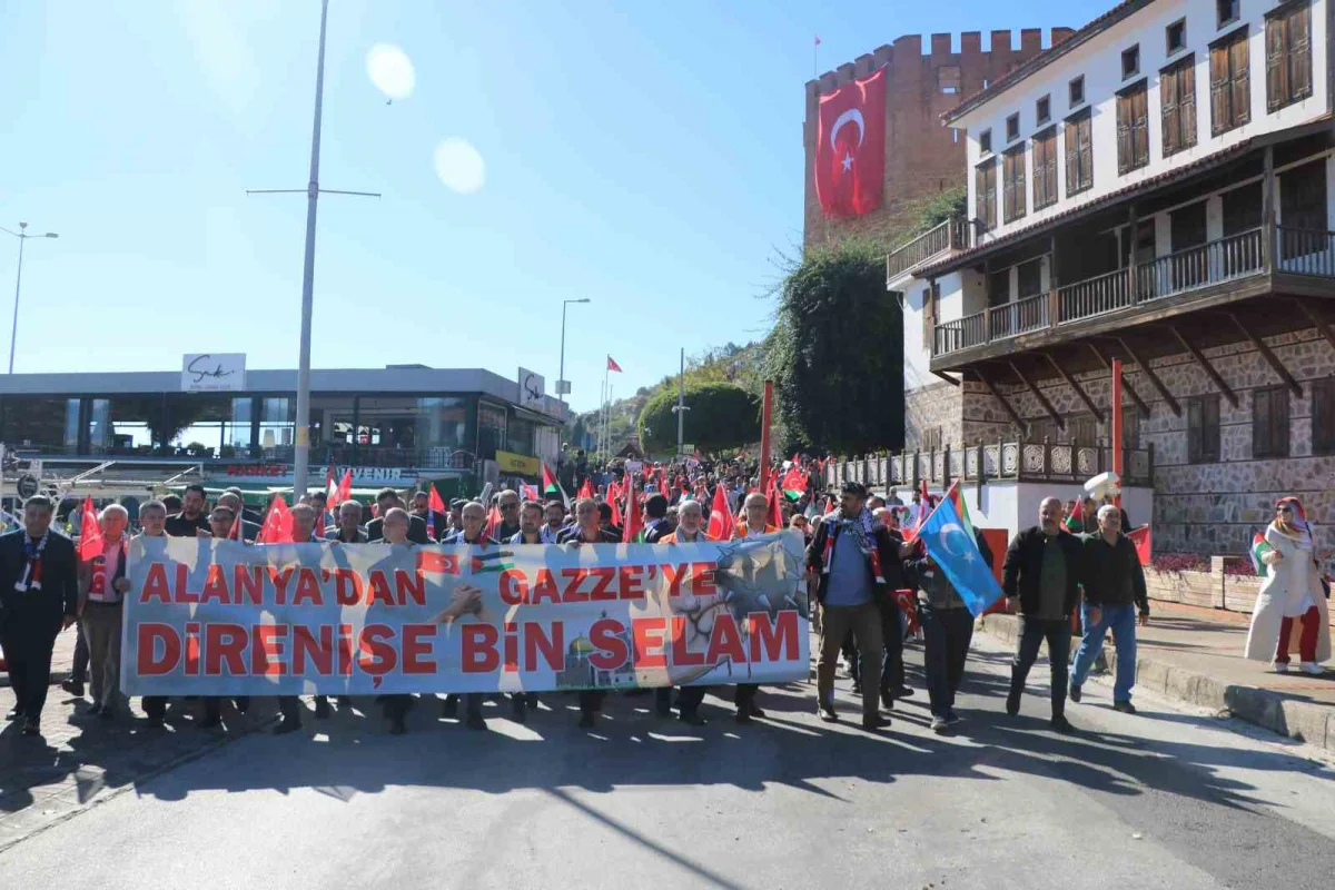 Alanya'da binlerce kişi Gazze için sessiz yürüyüş düzenledi 2