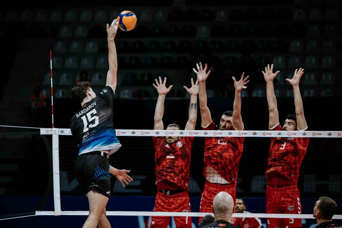 Efeler Ligi'nde beş setlik heyecan: Spor Toto evinde Halkbank'a boyun eğdi 2