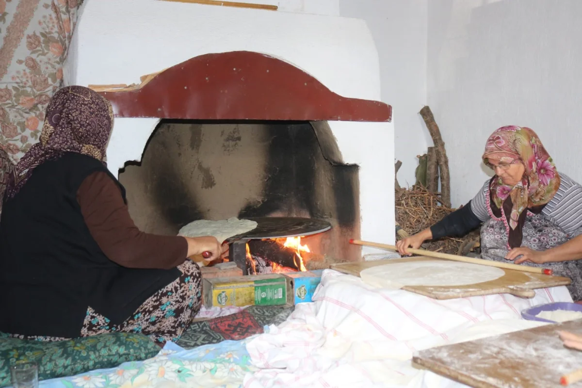 Çivril’de kadınların kışlık yufka mesaisi imece usulüyle devam ediyor 1