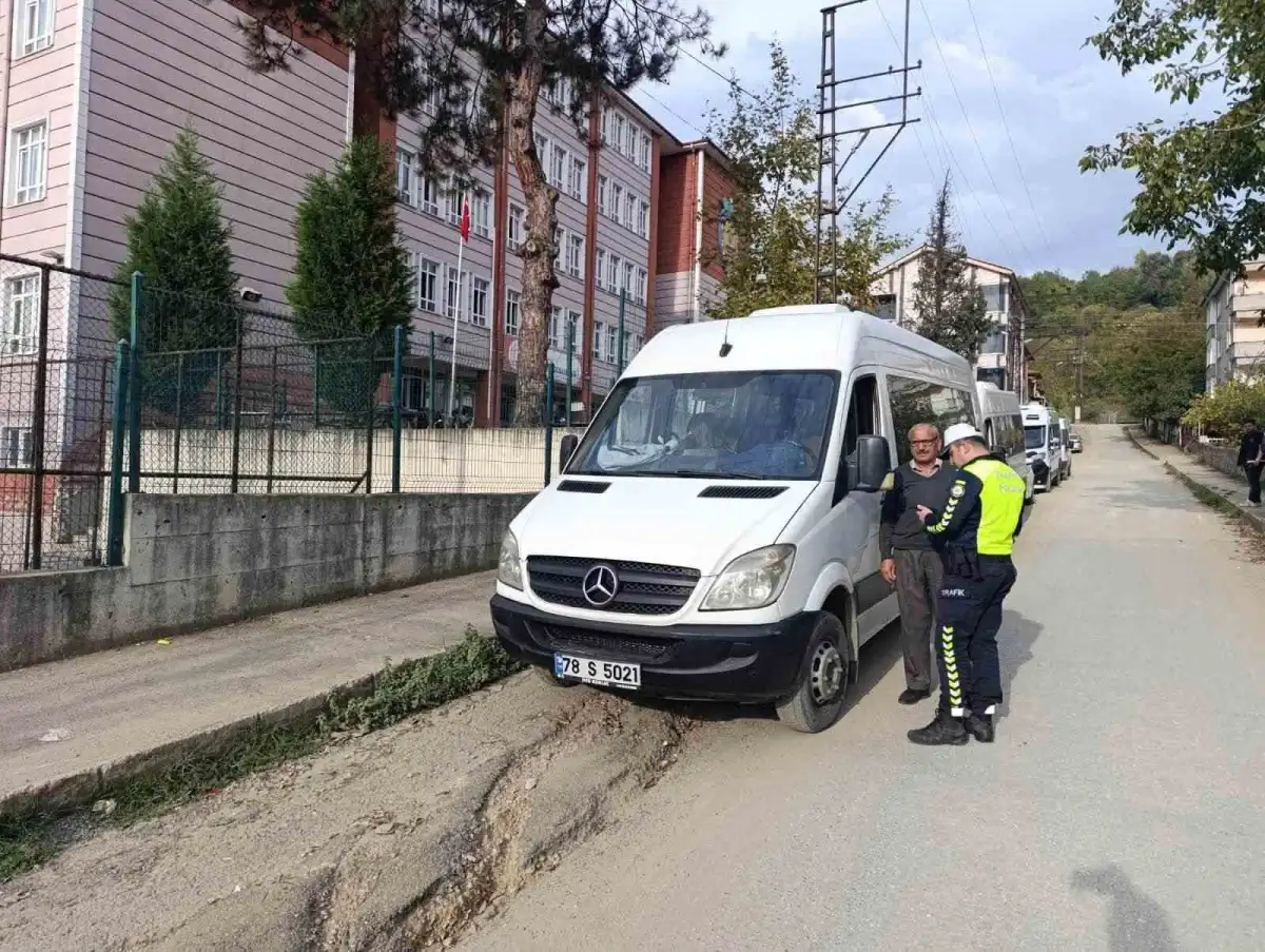 Karabük'te okul çevrelerinde denetimler aralıksız sürüyor 5