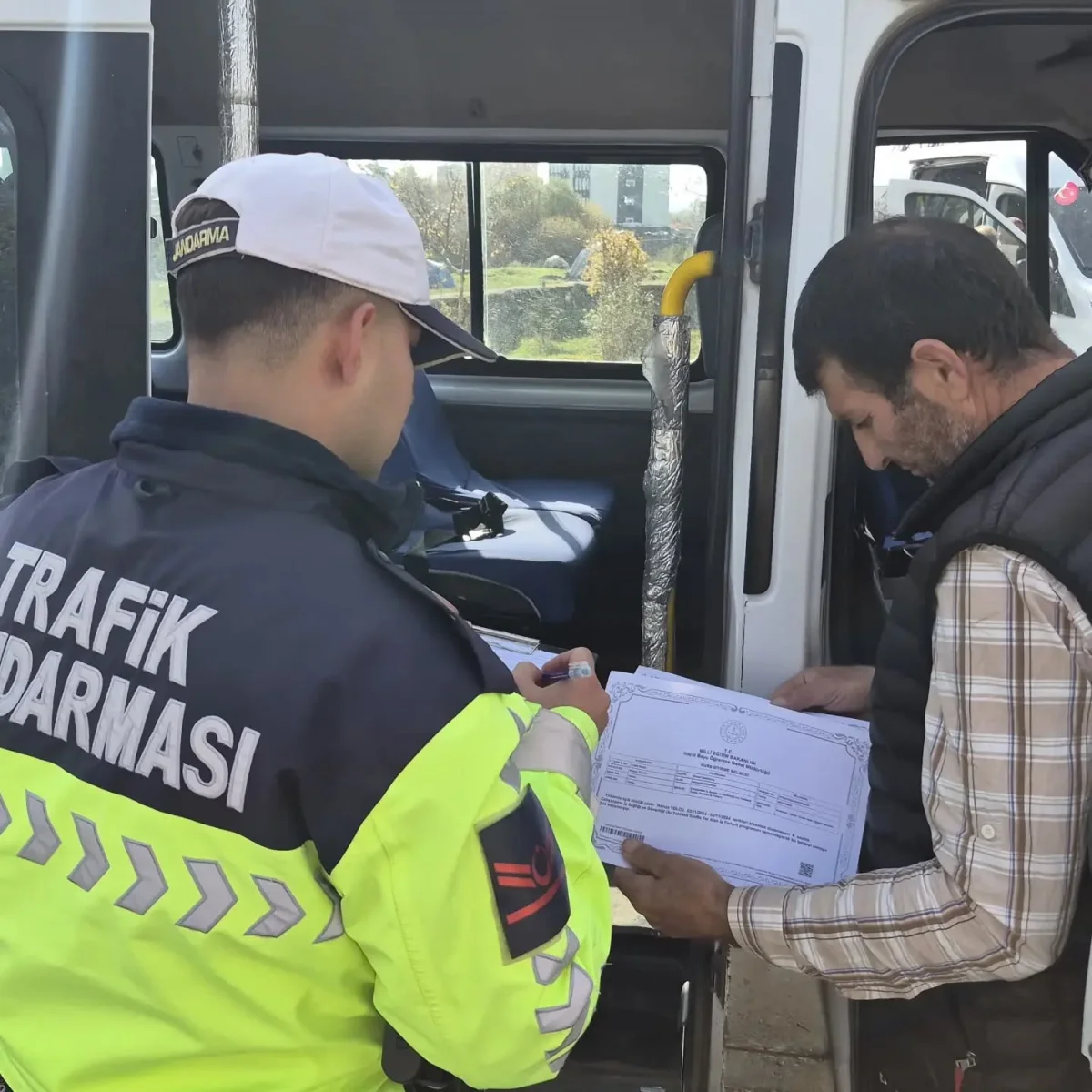 Çıldır'da okul servis araçlarına yönelik güvenlik denetimi yapıldı 3