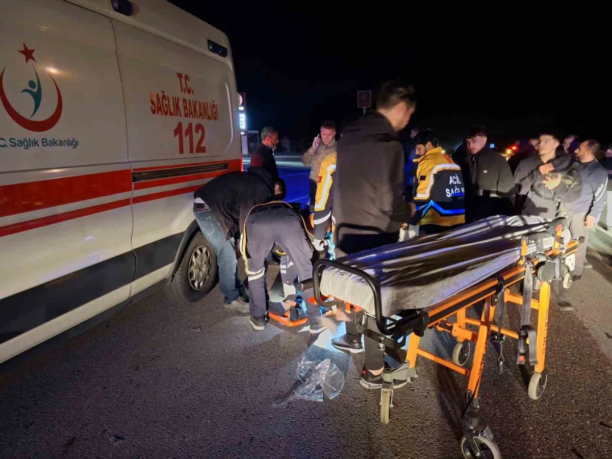 Bingöl'de otomobilin çarptığı iki yaya ağır yaralandı 2