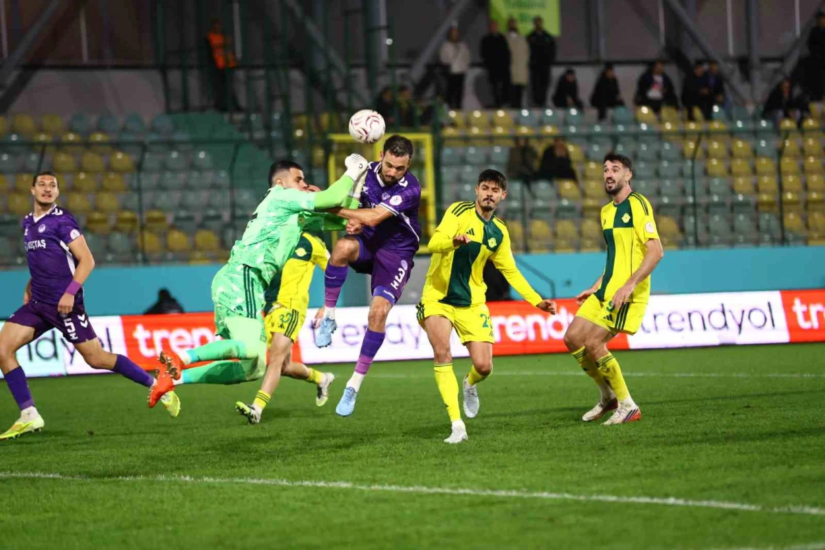 Trendyol 1. Lig maçında Esenler Erokspor evinde Ankara Keçiörengücü'nü 3-2 mağlup etti 1