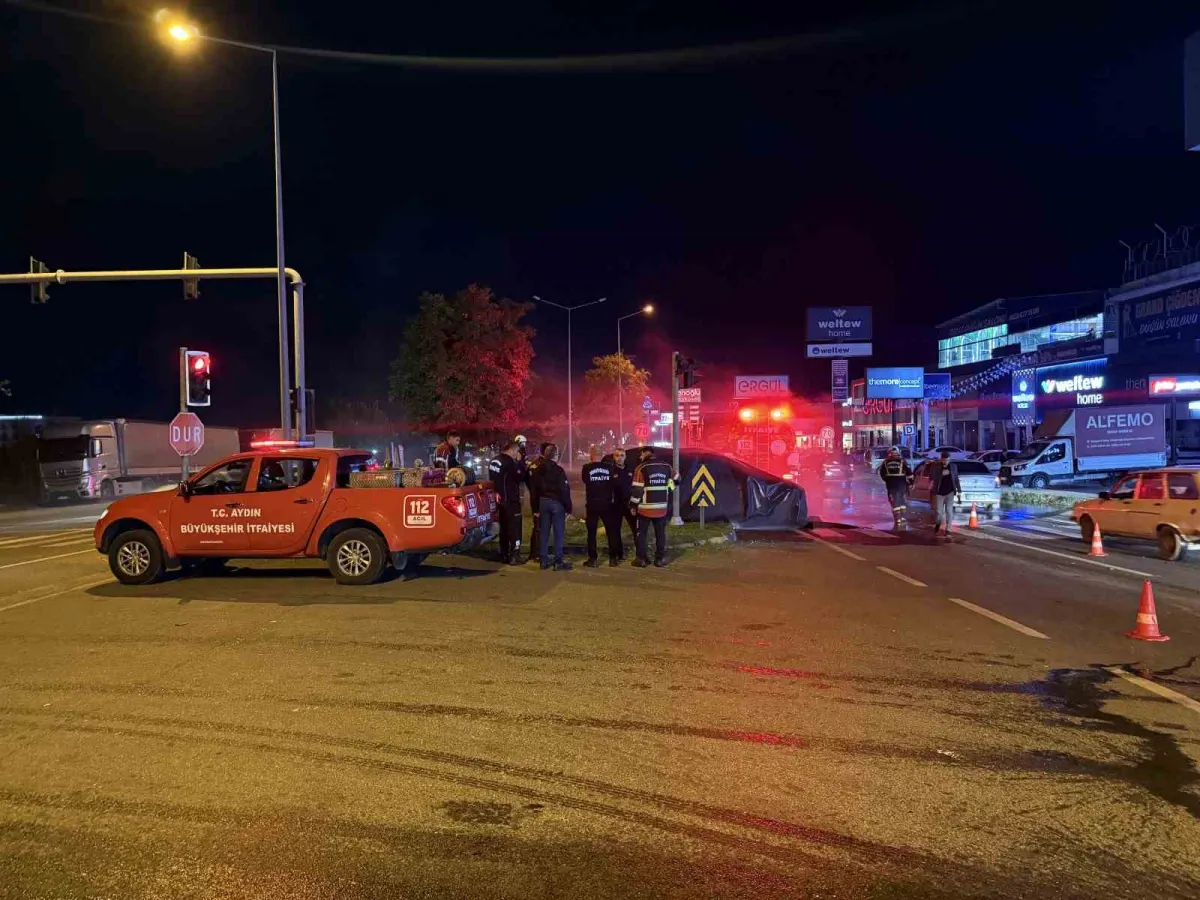 Aydın'da tırla çarpışan elektrikli otomobil küle döndü: Alevler 3 saatte söndürüldü 2