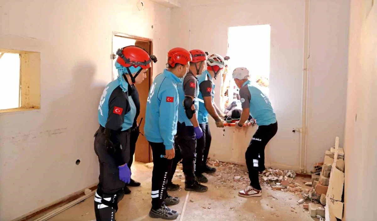 Şanlıurfa'da 6.9 büyüklüğündeki deprem tatbikatında gergin anlar 5
