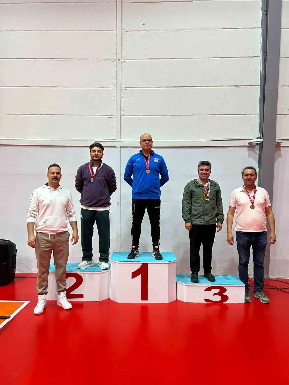 Sivrihisar’da 29 Ekim Cumhuriyet Bayramı kutlamaları dart turnuvasıyla tamamlandı 1