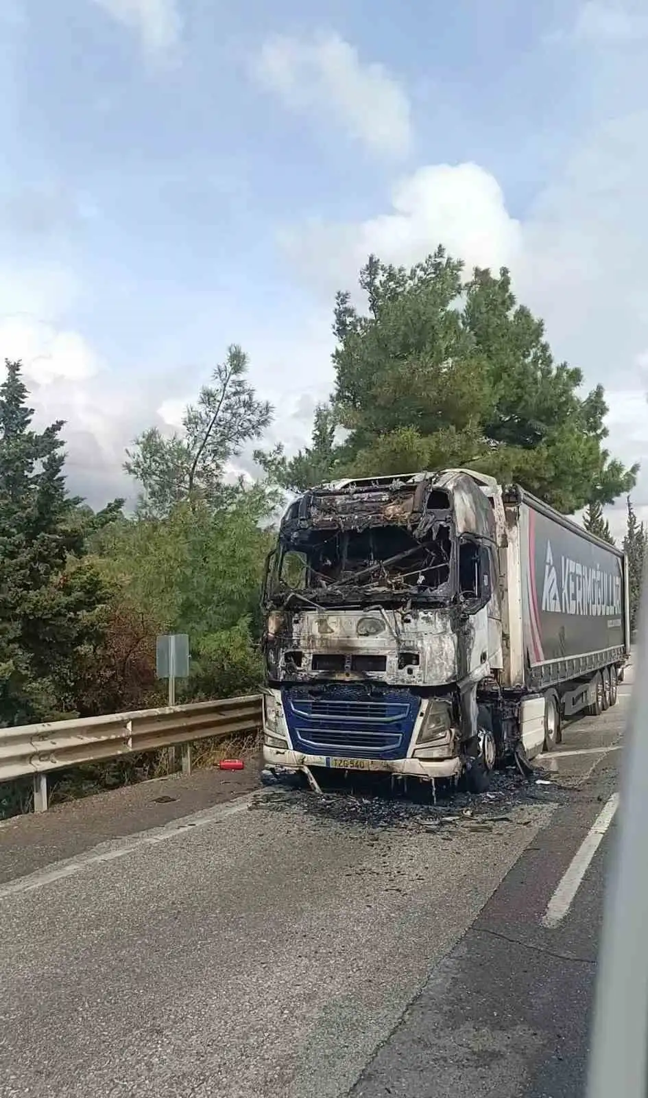 Hatay'da seyir halindeki tır alevlere teslim oldu 4