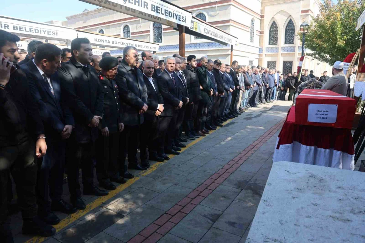 Vefat eden Muratpaşa Kaymakamı İhsan Kara memleketi Konya'da son yolculuğuna uğurlandı 4