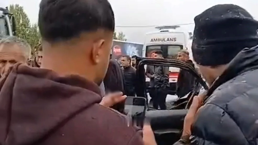 Van'ın Muradiye ilçesinde tır ile hafif ticari araç çarpıştı: 2 yaralı 2