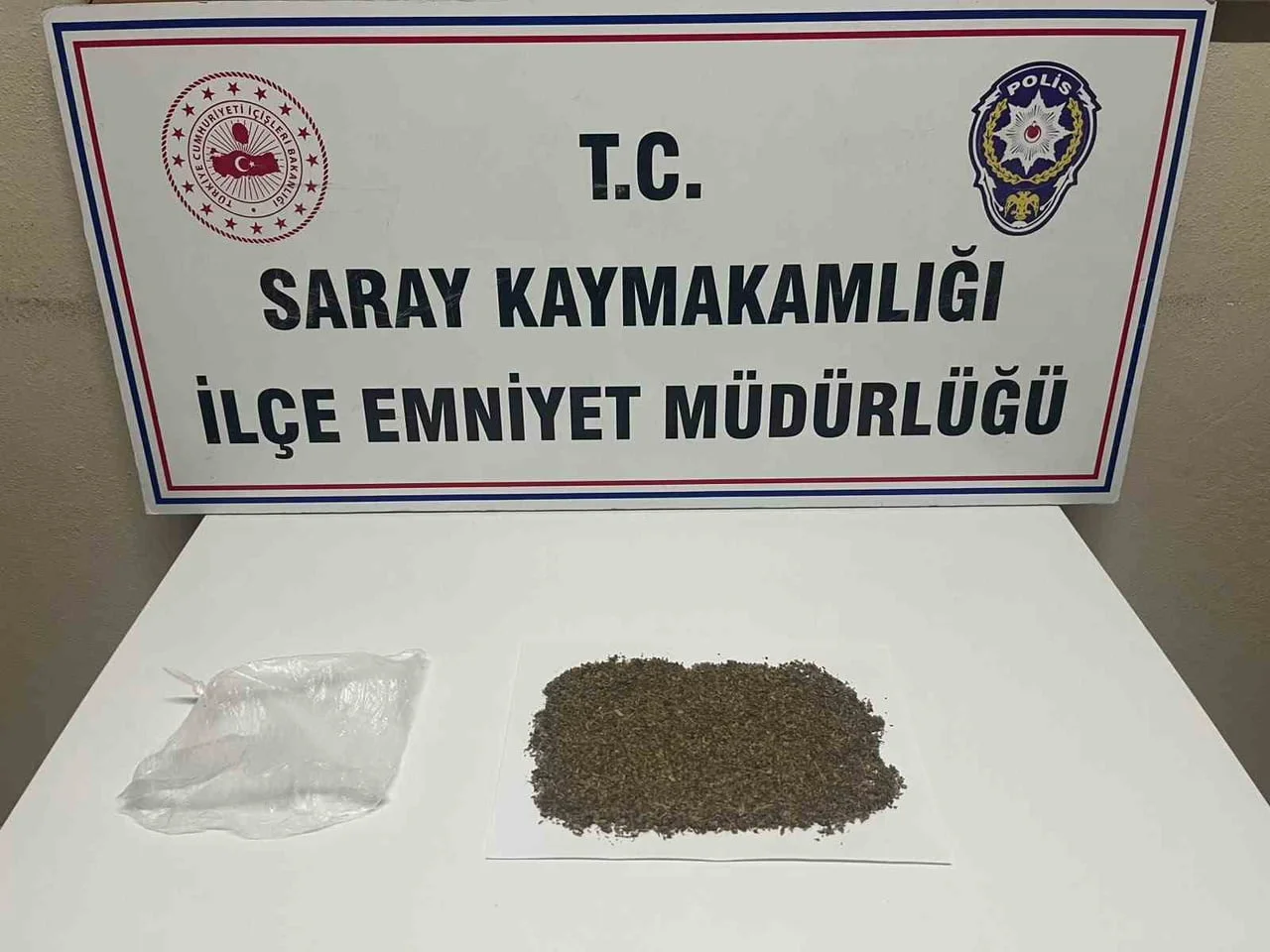 SARAY İLÇE EMNİYET MÜDÜRLÜĞÜ ASAYİŞ BÜRO EKİPLERİ TARAFINDAN ELE GEÇİRİLEN UYUŞTURUCU...