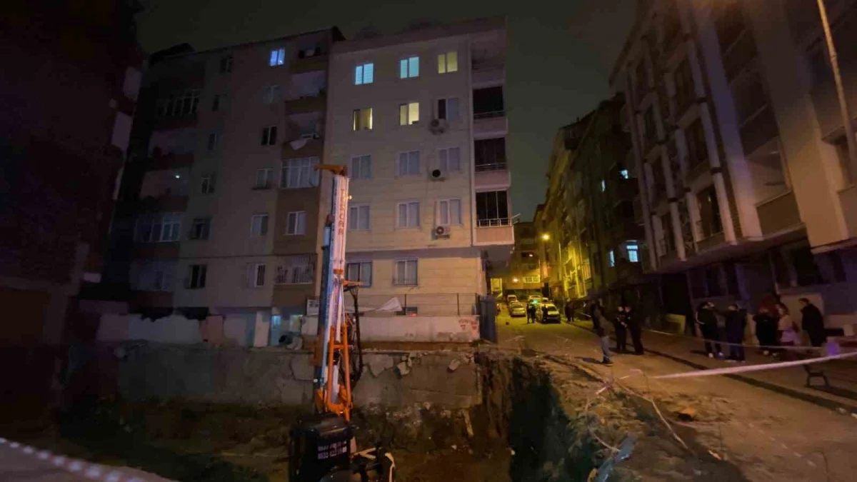 Bahçelievler'de istinat duvarı çöktü: İki binadaki 20 daire tahliye edildi 1