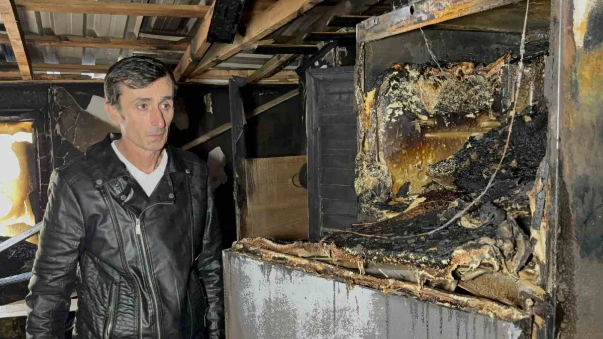 Samsun'da elektrik panosundan çıkan yangın evi küle çevirdi: 5 çocuklu aile evsiz kaldı 3