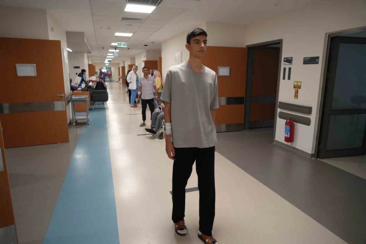Samsun Şehir Hastanesinde bir ilk: 17 yaşındaki gencin göğüs kafesi kapalı ameliyatla düzeltildi 5