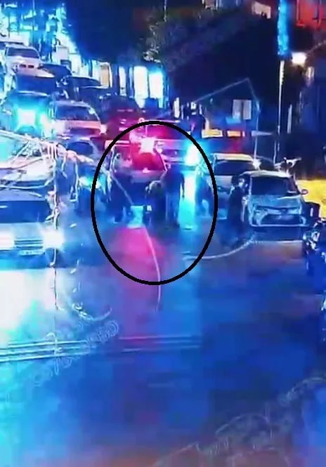HATAY’DA POLİSİN, BOĞAZINA YEMEK KAÇAN VATANDAŞA HEİMLİCH MANEVRASIYLA MÜDAHALE ETTİĞİ ANLAR...