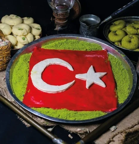 Kilis'te 29 Ekim Cumhuriyet Bayramı'na özel ay yıldızlı katmer 1