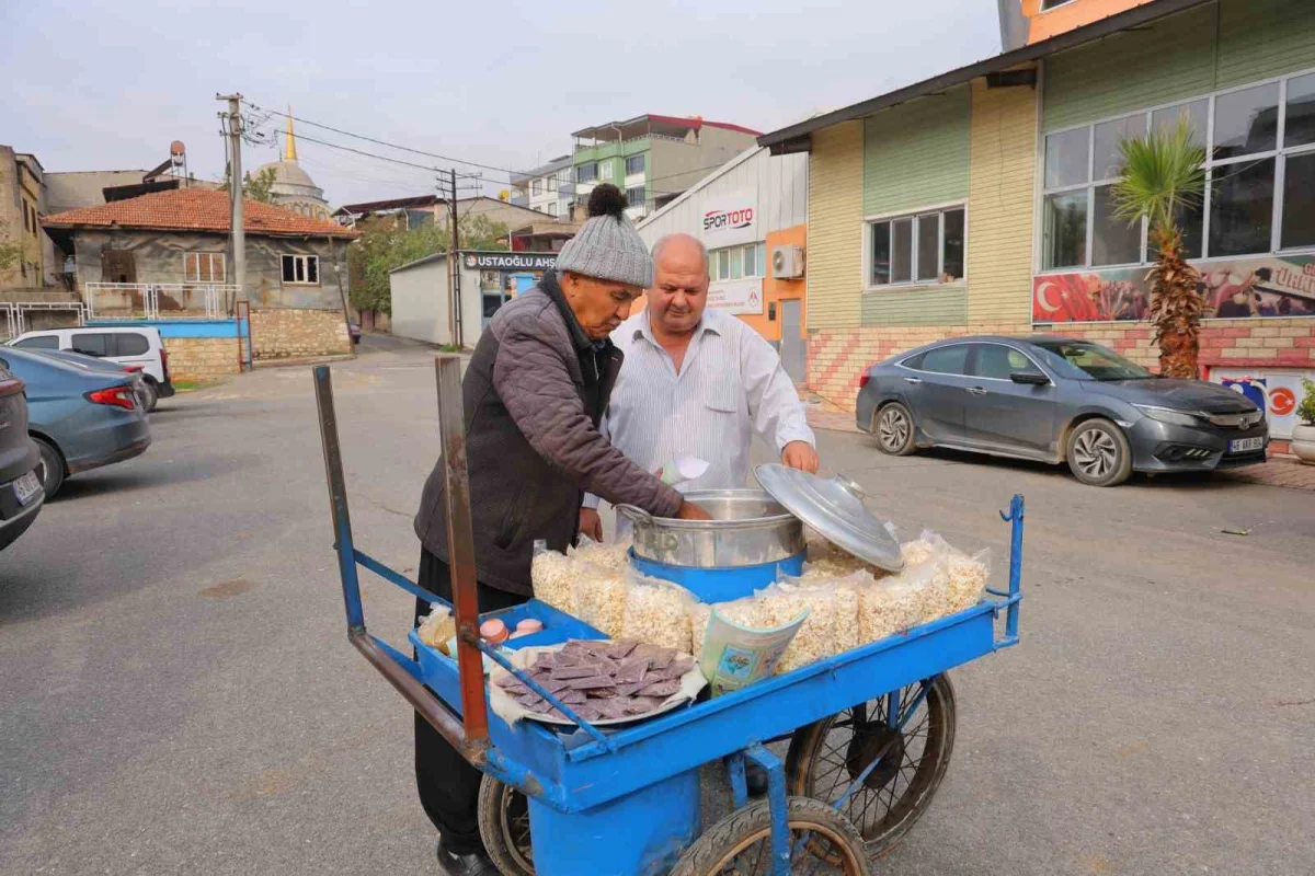 Kahramanmaraş'ta 35 yıldır el arabasıyla nohut satarak 4 katlı ev sahibi oldu 3