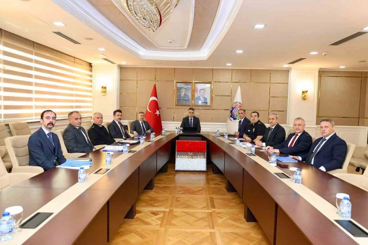 KARABÜK VALİ OKTAY ÇAĞATAY BAŞKANLIĞINDA, ÖĞRENCİLERİN GÜVENLİĞİNİN SAĞLANMASI VE OKUL...