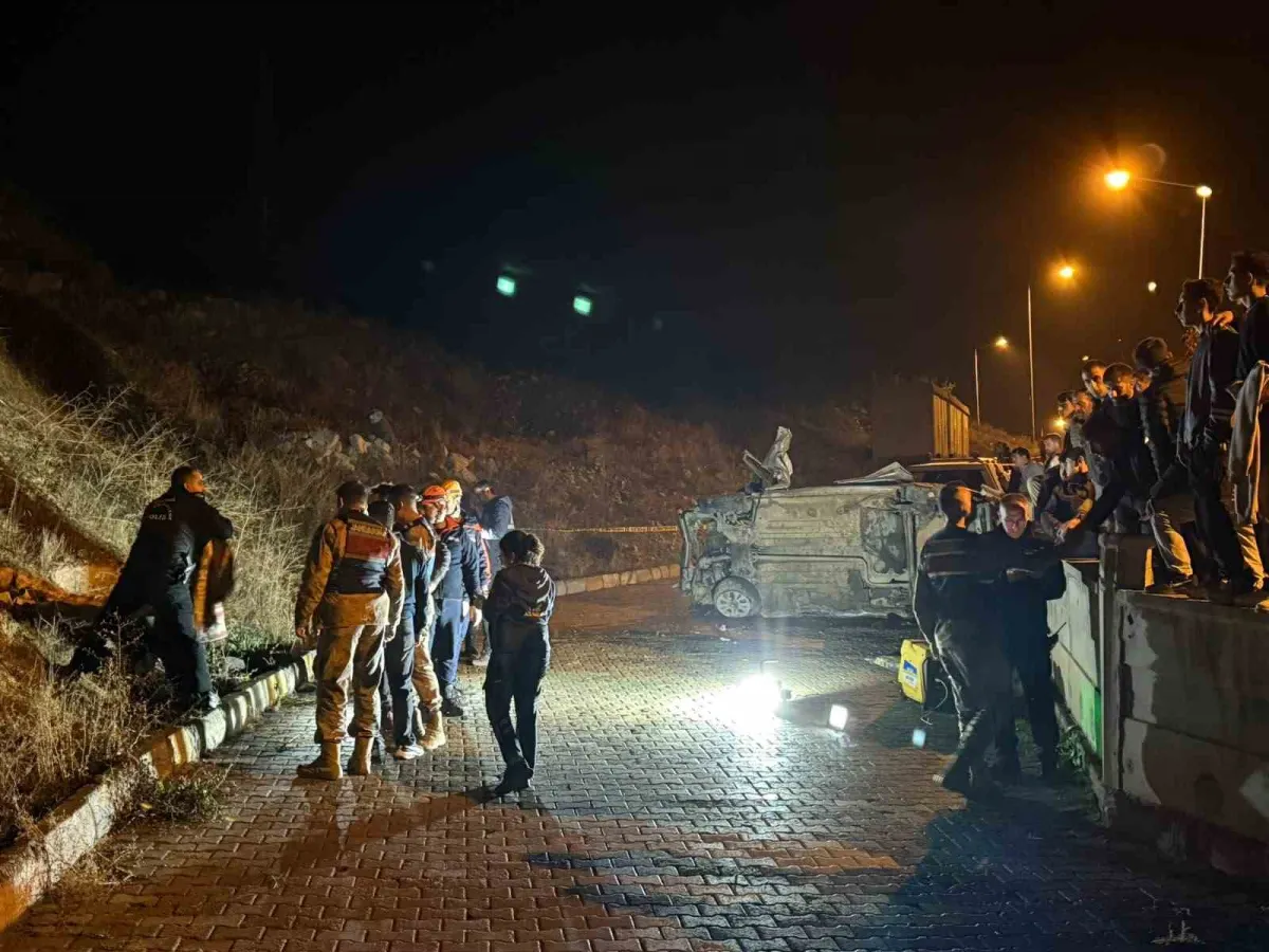 Oltu'da 50 metrelik şarampole yuvarlanan otomobil can aldı: 1 ölü, 3 yaralı 1