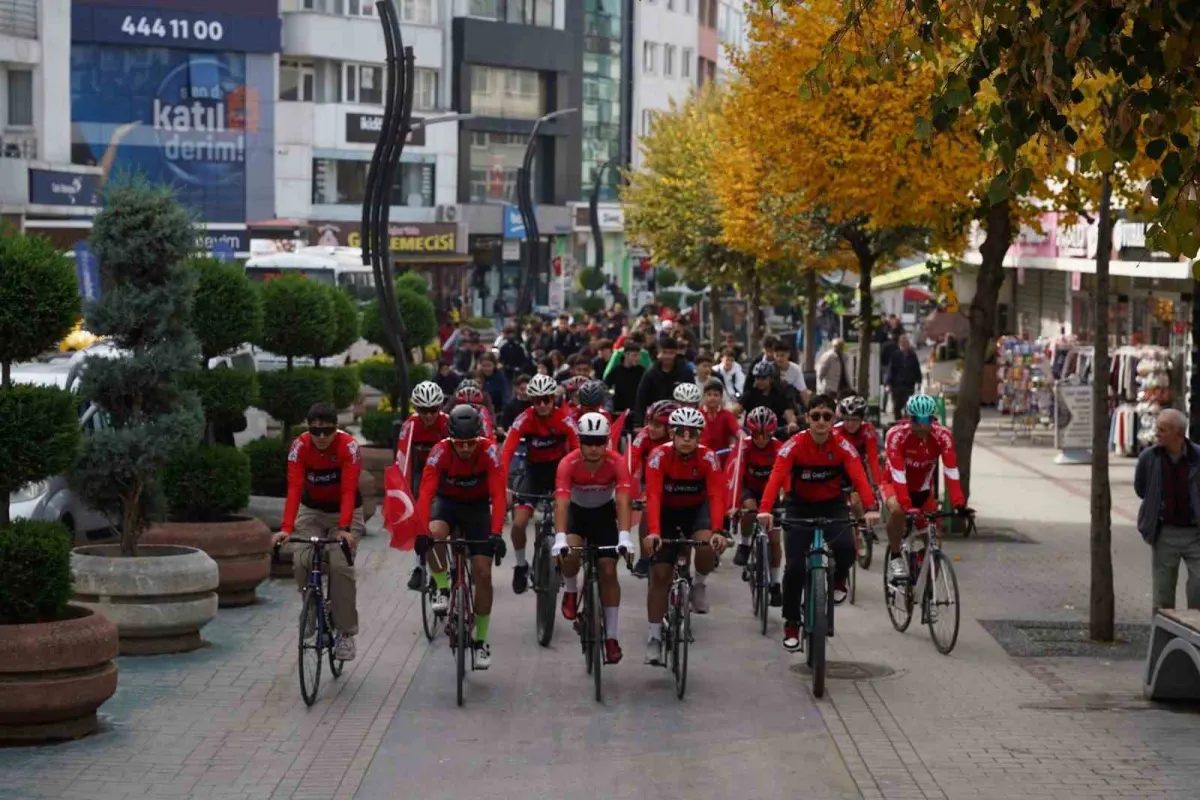 Bolu'da Cumhuriyet'in 103'üncü yılı bisiklet turuyla kutlandı 1