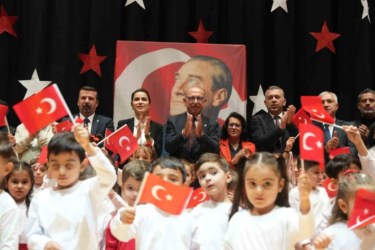 Turgutlu'da minik öğrencilerden Cumhuriyet Bayramı'na özel kutlama 1
