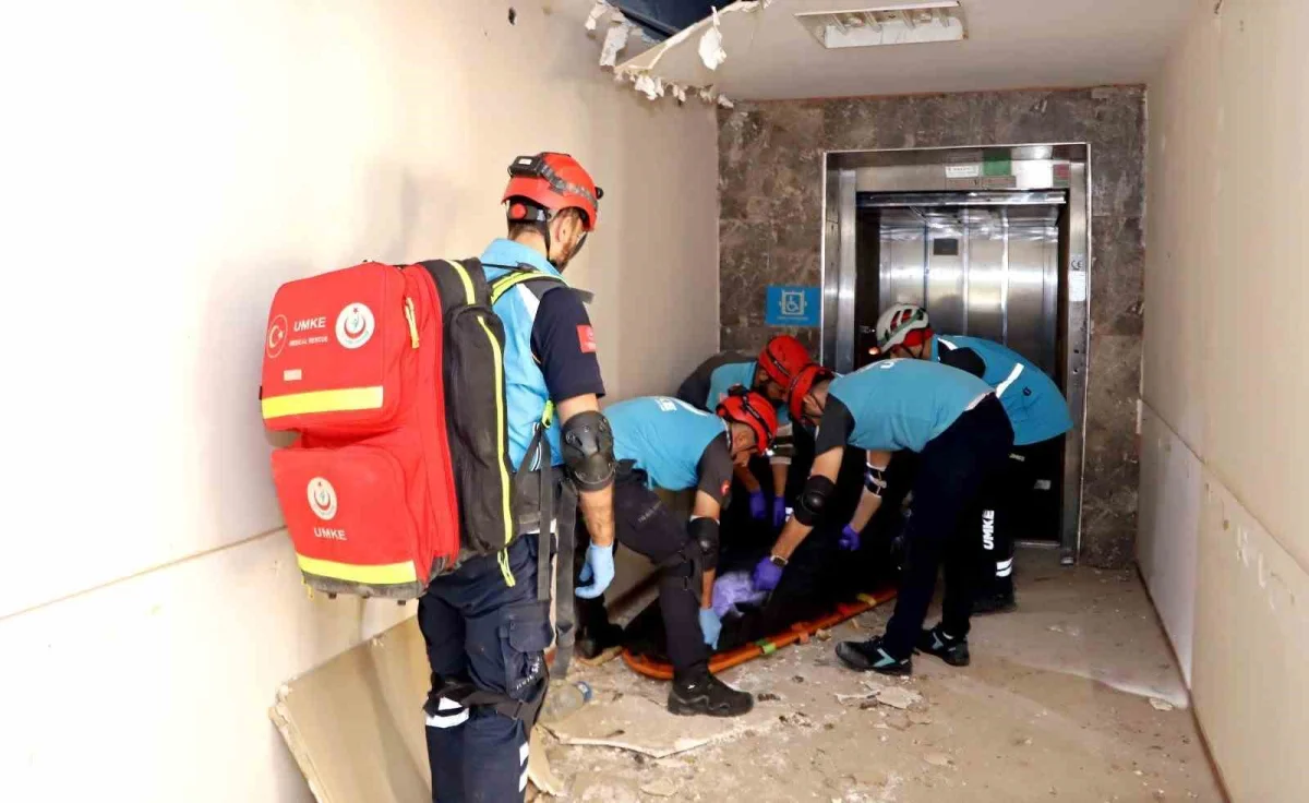 Şanlıurfa'da 6.9 büyüklüğündeki deprem tatbikatında gergin anlar 1