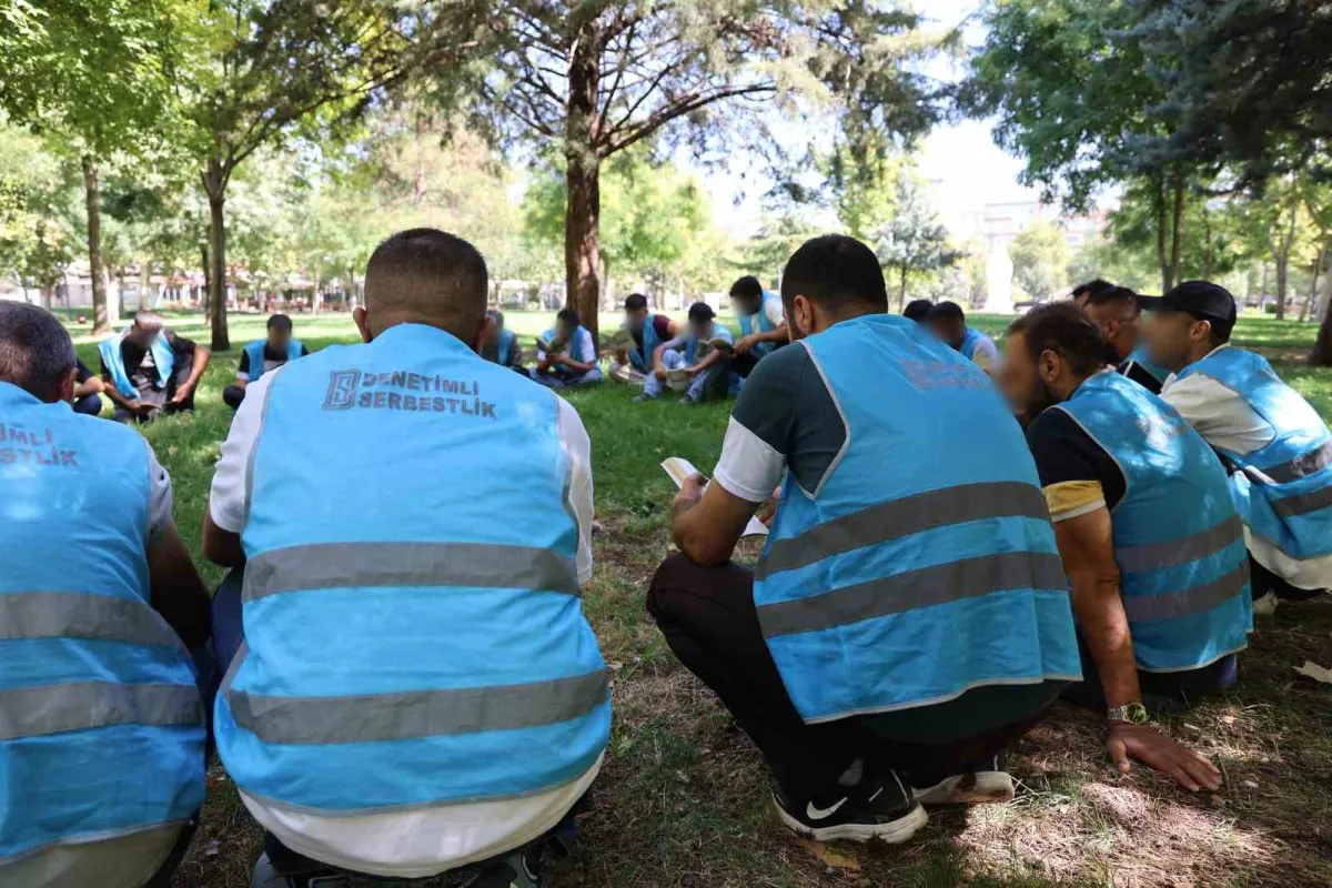 Diyarbakır'da denetimli serbestlik yükümlüleri mekan sınırı tanımadan kitap okuyor 3