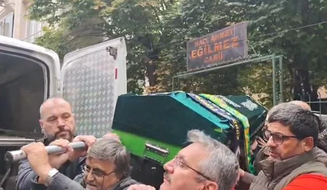 Balıkesir'de motosiklet kazasında hayatını kaybeden turizmci Mustafa Özcan toprağa verildi 2