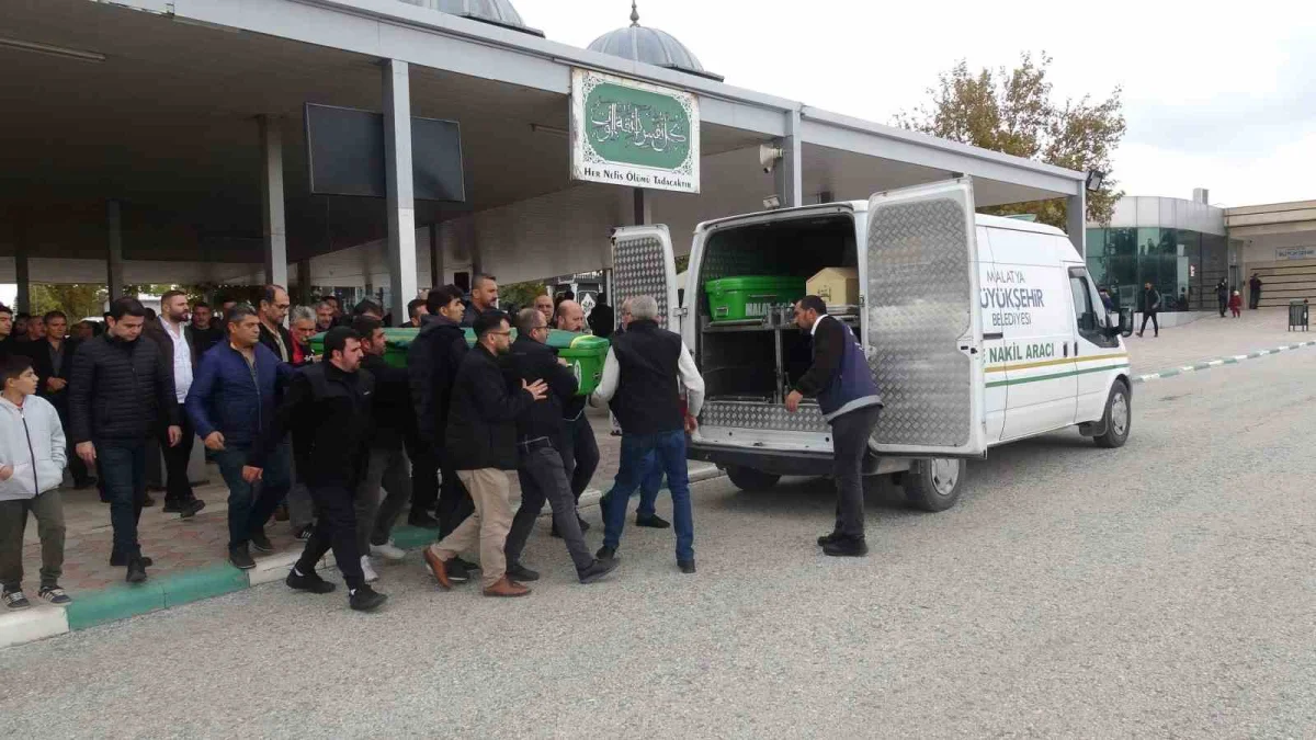 Bisiklet kazasında hayatını kaybeden adliye çalışanı Malatya'da defnedildi 3