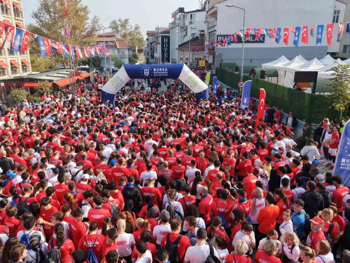 Bursa'da Cumhuriyet Koşusu'na 4 bin kişi katıldı 1