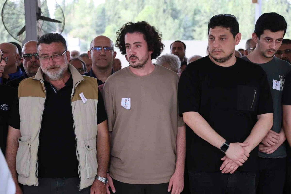Ayvalık açıklarındaki tekne kazasında ölen Dr. Şahin Bingüllü Adana'da son yolculuğuna uğurlandı 4