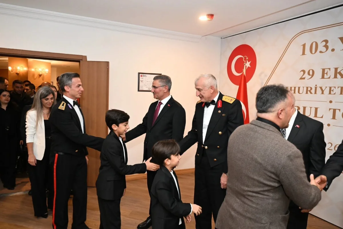 Erzurum'da Cumhuriyet'in 103. yıl dönümü coşkusu kabul töreniyle yaşandı 1
