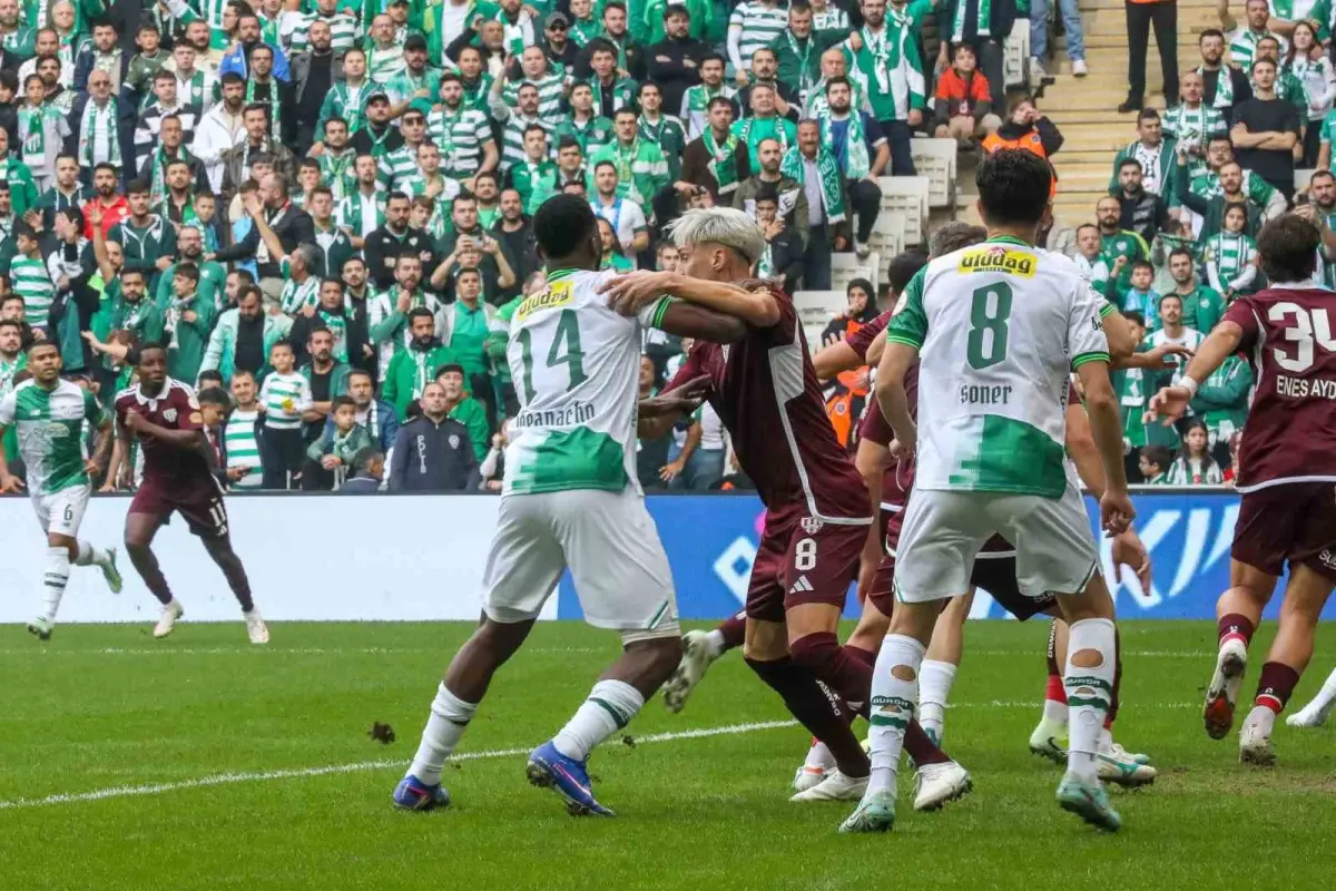 Trendyol 1. Lig: Bursaspor sahasında Bandırmaspor'u 3-0 mağlup etti 3