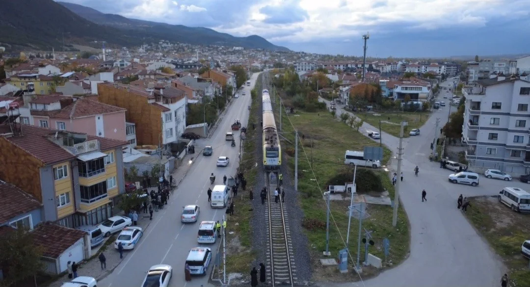 Kütahya'da yolcu treninin çarptığı genç kurtarılamadı 4