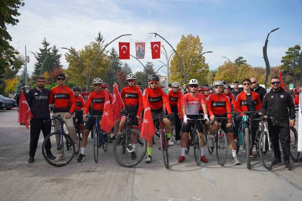 Bolu'da Cumhuriyet'in 103'üncü yılı bisiklet turuyla kutlandı 2