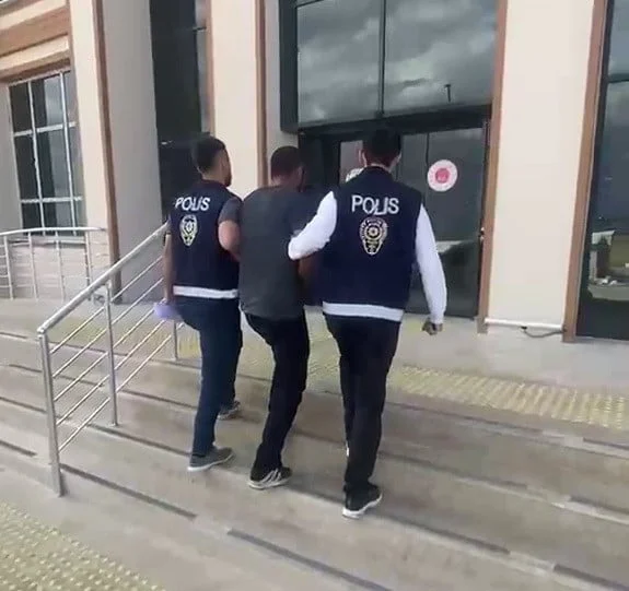 ADIYAMAN’IN BESNİ İLÇESİNDE HAKKINDA 4 AYRI KESİNLEŞMİŞ DOSYADAN TOPLAM 15 YIL 4 AY HAPİS VE 20...